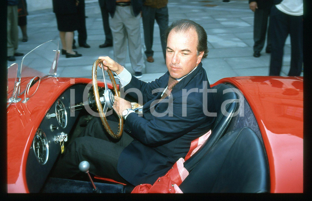 Marino AUTERI Vincitore 1000 MIGLIA - BRESCIA 1999 35 mm vintage slide 2 Diapositiva d'epoca, in formato 35 mm.CONDIZIONI: GOODE' severamente vietata la riproduzione. Tutti i diritti sono riservati.Nella diapositiva ICharta mette in vendita, sul negozio eBay e in esclusiva sul sito "icharta" il proprio archivio composto da numerose diapositive e negativi fotografici d'epoca, tutti originali e autentici, che attraversano la storia del costume italiano tra gli la fine degli anni Sessanta e Novanta.Si tratta di uno sguardo inedito sull'attualità , la politica, la vita quotidiana, il gossip e la cultura, che fotografa il cambiamento della nazione in quest'ultimo scorcio del XX secolo. Un'occasione unica per il mercato del collezionismo, che vede finalmente disponibile un archivio eccezionale per vastità , tematiche e condizioni, in un settore (il negativo fotografico e la diapositiva) di assoluta novità e dalle interessanti prospettive di investimento.  GOOD/buono   originale e autentica 1