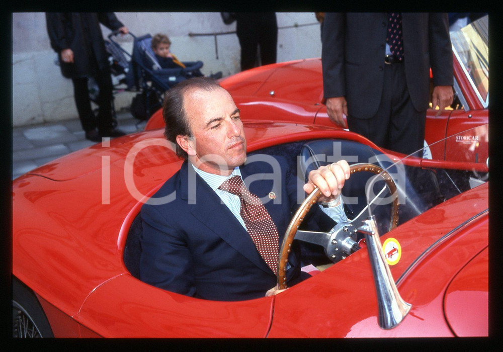 Marino AUTERI Vincitore 1000 MIGLIA - BRESCIA 1999 35 mm vintage slide Diapositiva d'epoca, in formato 35 mm.CONDIZIONI: GOODE' severamente vietata la riproduzione. Tutti i diritti sono riservati.Nella diapositiva ICharta mette in vendita, sul negozio eBay e in esclusiva sul sito "icharta" il proprio archivio composto da numerose diapositive e negativi fotografici d'epoca, tutti originali e autentici, che attraversano la storia del costume italiano tra gli la fine degli anni Sessanta e Novanta.Si tratta di uno sguardo inedito sull'attualità , la politica, la vita quotidiana, il gossip e la cultura, che fotografa il cambiamento della nazione in quest'ultimo scorcio del XX secolo. Un'occasione unica per il mercato del collezionismo, che vede finalmente disponibile un archivio eccezionale per vastità , tematiche e condizioni, in un settore (il negativo fotografico e la diapositiva) di assoluta novità e dalle interessanti prospettive di investimento.  GOOD/buono   originale e autentica 1