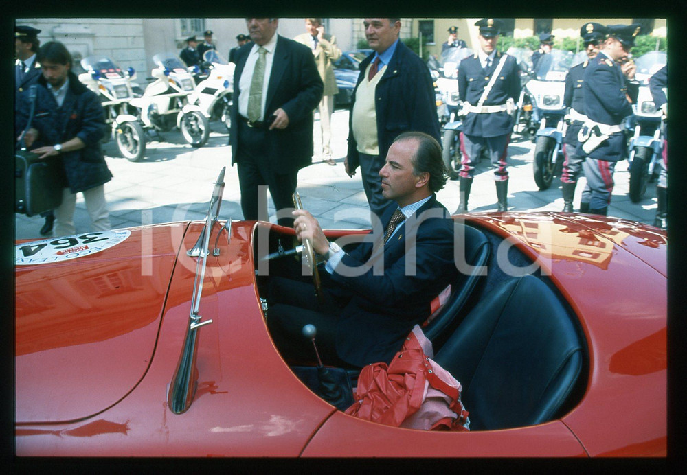 Marino AUTERI Vincitore 1000 MIGLIA - BRESCIA 1999 35 mm vintage slide 3 Diapositiva d'epoca, in formato 35 mm.CONDIZIONI: GOODE' severamente vietata la riproduzione. Tutti i diritti sono riservati.Nella diapositiva ICharta mette in vendita, sul negozio eBay e in esclusiva sul sito "icharta" il proprio archivio composto da numerose diapositive e negativi fotografici d'epoca, tutti originali e autentici, che attraversano la storia del costume italiano tra gli la fine degli anni Sessanta e Novanta.Si tratta di uno sguardo inedito sull'attualità , la politica, la vita quotidiana, il gossip e la cultura, che fotografa il cambiamento della nazione in quest'ultimo scorcio del XX secolo. Un'occasione unica per il mercato del collezionismo, che vede finalmente disponibile un archivio eccezionale per vastità , tematiche e condizioni, in un settore (il negativo fotografico e la diapositiva) di assoluta novità e dalle interessanti prospettive di investimento.  GOOD/buono   originale e autentica 1