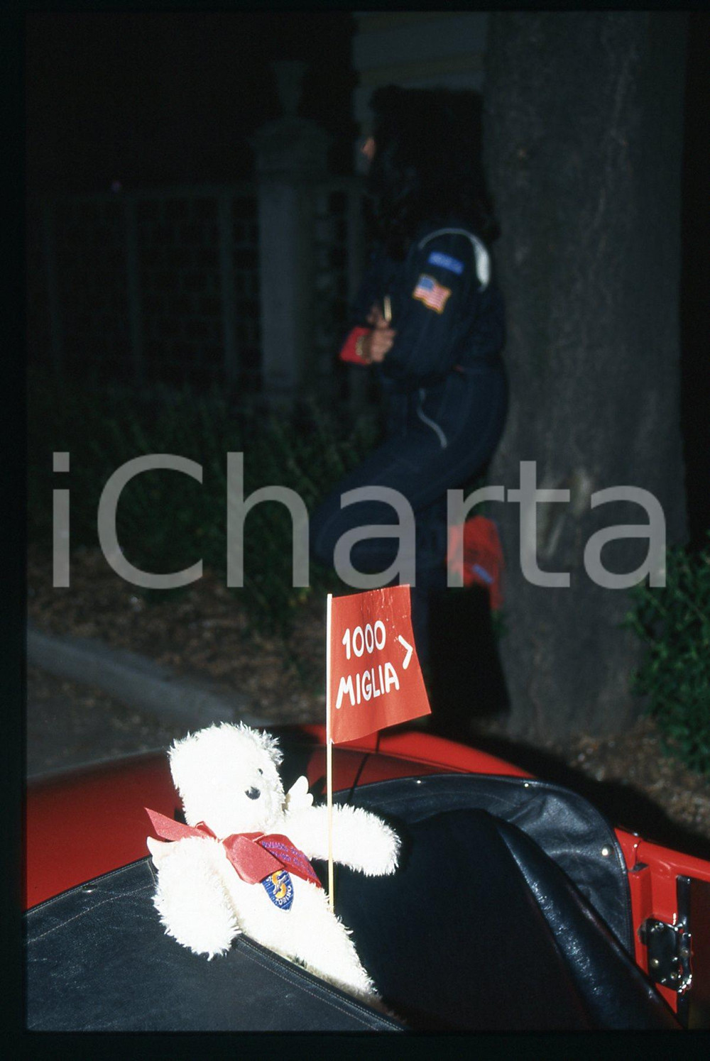 1000 MIGLIA - BRESCIA 1999 35 mm vintage slide 9 Diapositiva d'epoca, in formato 35 mm.CONDIZIONI: GOODE' severamente vietata la riproduzione. Tutti i diritti sono riservati.Nella diapositiva ICharta mette in vendita, sul negozio eBay e in esclusiva sul sito "icharta" il proprio archivio composto da numerose diapositive e negativi fotografici d'epoca, tutti originali e autentici, che attraversano la storia del costume italiano tra gli la fine degli anni Sessanta e Novanta.Si tratta di uno sguardo inedito sull'attualità , la politica, la vita quotidiana, il gossip e la cultura, che fotografa il cambiamento della nazione in quest'ultimo scorcio del XX secolo. Un'occasione unica per il mercato del collezionismo, che vede finalmente disponibile un archivio eccezionale per vastità , tematiche e condizioni, in un settore (il negativo fotografico e la diapositiva) di assoluta novità e dalle interessanti prospettive di investimento.  GOOD/buono   originale e autentica 1