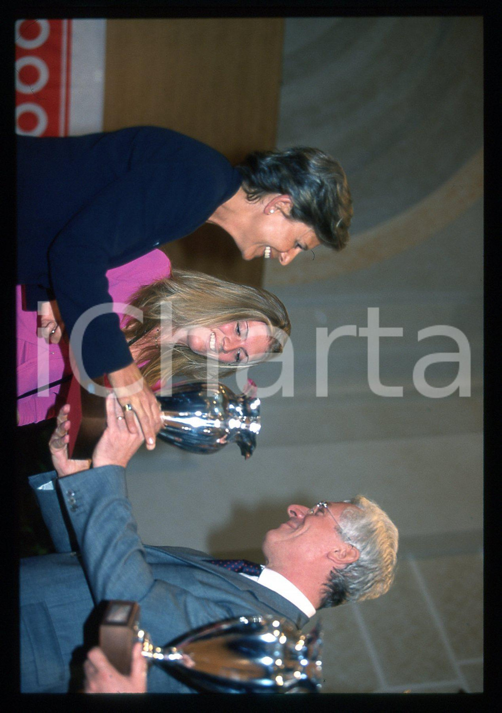 1000 MIGLIA - BRESCIA 1999 35 mm vintage slide 13 Diapositiva d'epoca, in formato 35 mm.CONDIZIONI: GOODE' severamente vietata la riproduzione. Tutti i diritti sono riservati.Nella diapositiva ICharta mette in vendita, sul negozio eBay e in esclusiva sul sito "icharta" il proprio archivio composto da numerose diapositive e negativi fotografici d'epoca, tutti originali e autentici, che attraversano la storia del costume italiano tra gli la fine degli anni Sessanta e Novanta.Si tratta di uno sguardo inedito sull'attualità , la politica, la vita quotidiana, il gossip e la cultura, che fotografa il cambiamento della nazione in quest'ultimo scorcio del XX secolo. Un'occasione unica per il mercato del collezionismo, che vede finalmente disponibile un archivio eccezionale per vastità , tematiche e condizioni, in un settore (il negativo fotografico e la diapositiva) di assoluta novità e dalle interessanti prospettive di investimento.  GOOD/buono   originale e autentica 1