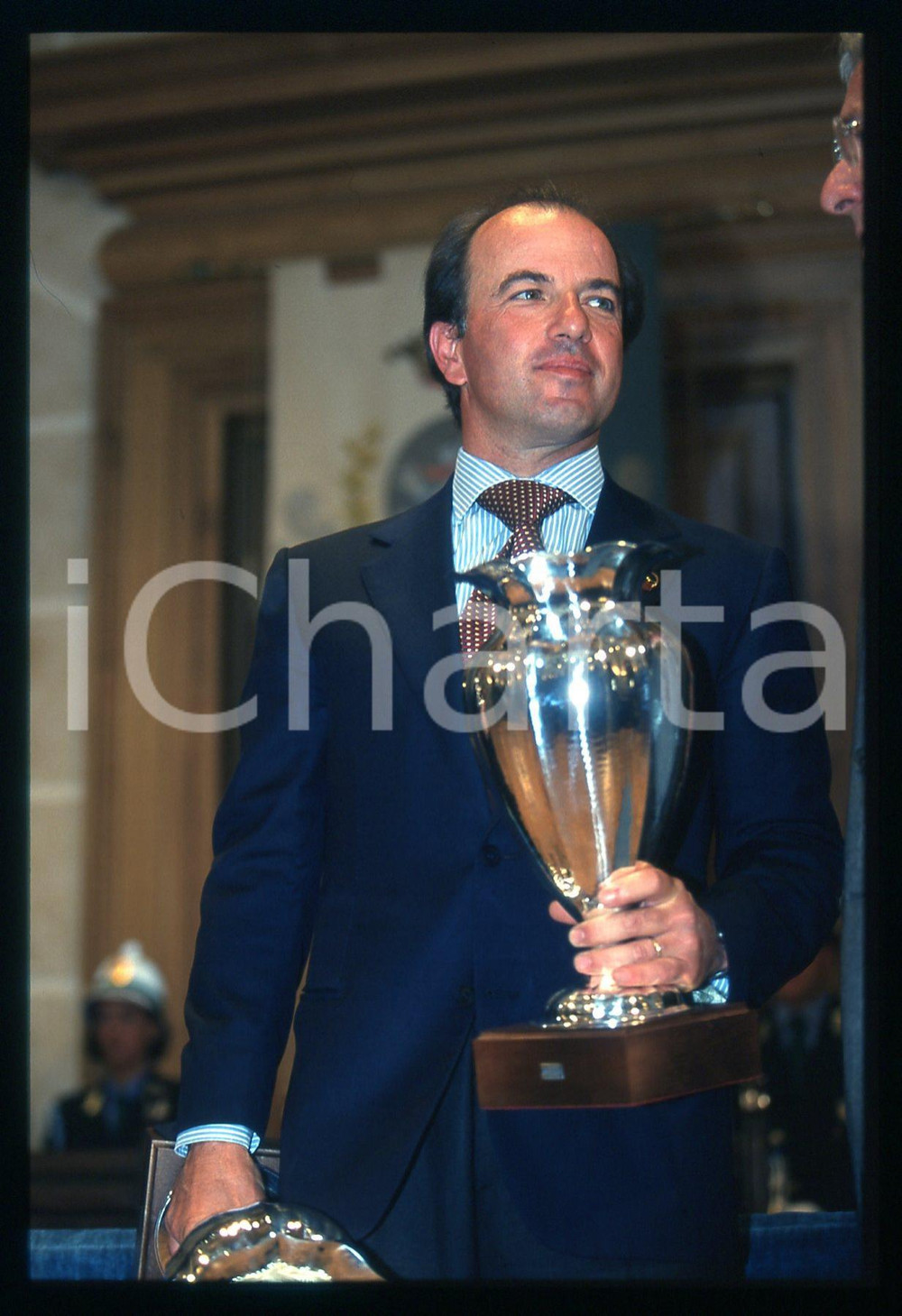 Marino AUTERI Vincitore 1000 MIGLIA - BRESCIA 1999 35 mm vintage slide 4 Diapositiva d'epoca, in formato 35 mm.CONDIZIONI: GOODE' severamente vietata la riproduzione. Tutti i diritti sono riservati.Nella diapositiva ICharta mette in vendita, sul negozio eBay e in esclusiva sul sito "icharta" il proprio archivio composto da numerose diapositive e negativi fotografici d'epoca, tutti originali e autentici, che attraversano la storia del costume italiano tra gli la fine degli anni Sessanta e Novanta.Si tratta di uno sguardo inedito sull'attualità , la politica, la vita quotidiana, il gossip e la cultura, che fotografa il cambiamento della nazione in quest'ultimo scorcio del XX secolo. Un'occasione unica per il mercato del collezionismo, che vede finalmente disponibile un archivio eccezionale per vastità , tematiche e condizioni, in un settore (il negativo fotografico e la diapositiva) di assoluta novità e dalle interessanti prospettive di investimento.  GOOD/buono   originale e autentica 1