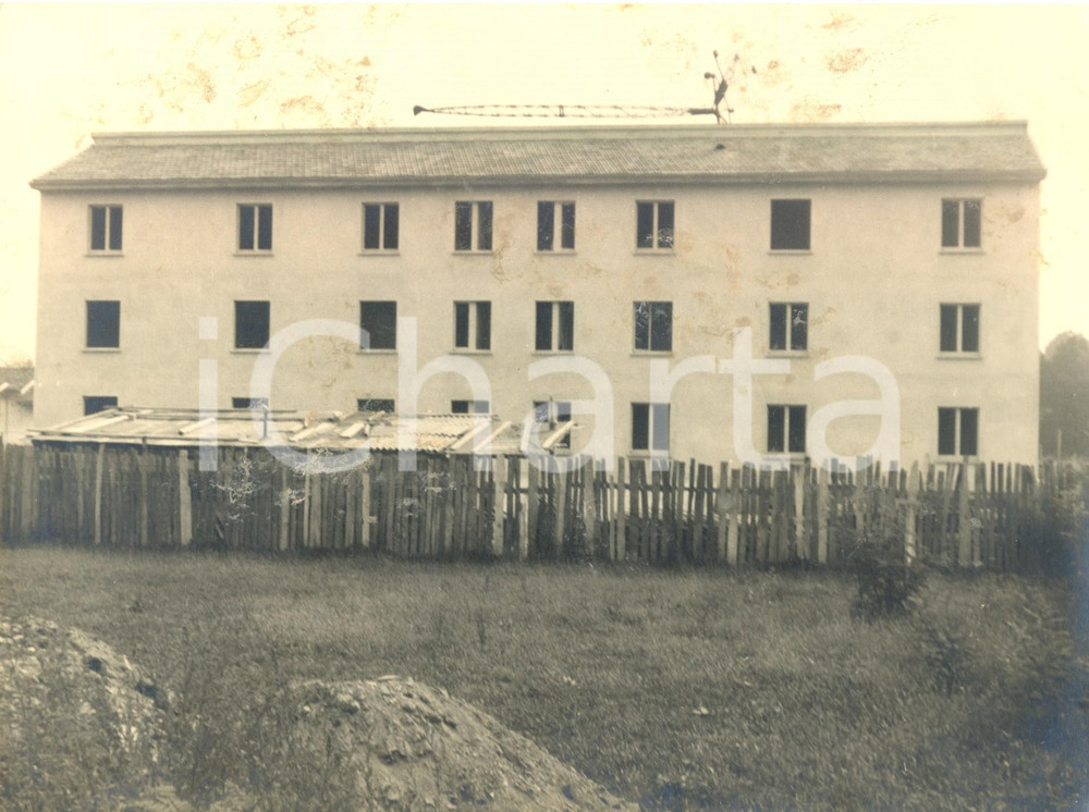 Fotografia d'epoca originale 1955 ca LANDRIANO (PV) Costruzione nuovo edificio popolare *Fotografia 1