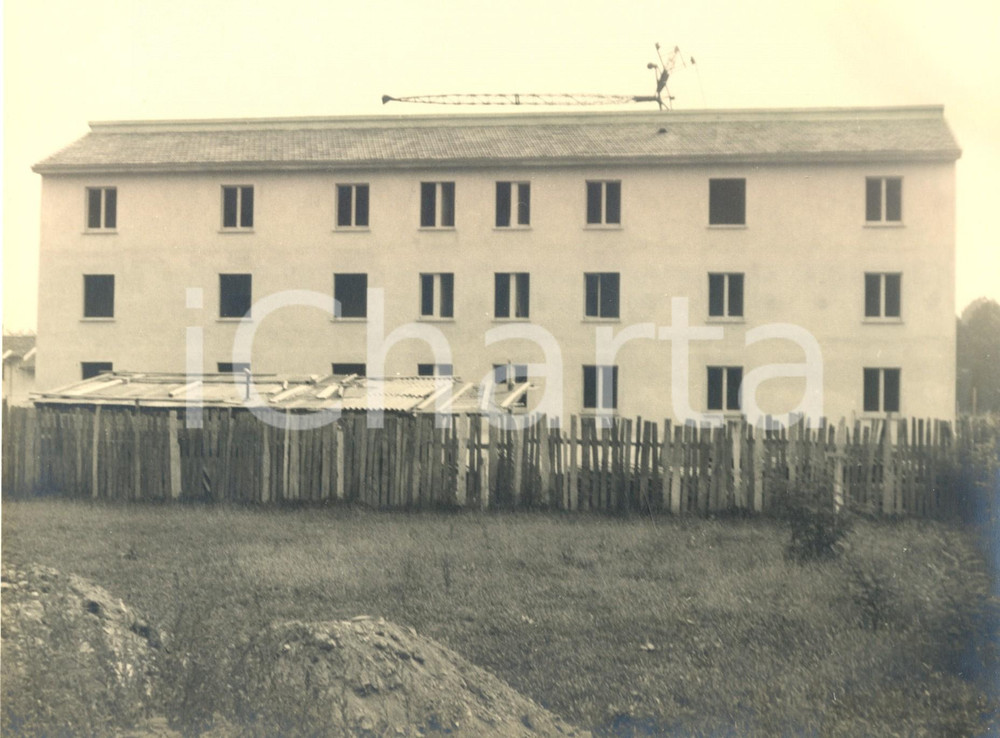 Fotografia d epoca originale 1955 ca LANDRIANO PV Costruzione nuovo edificio residenziale Fotografia 1