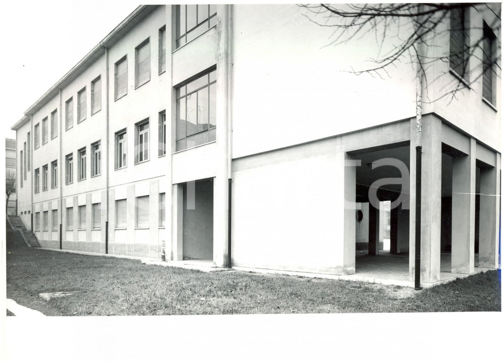 Fotografia d'epoca originale 1960 ca PAVIA Scuola Elementare ADA NEGRI - Scorcio Edificio *Fotografia 1