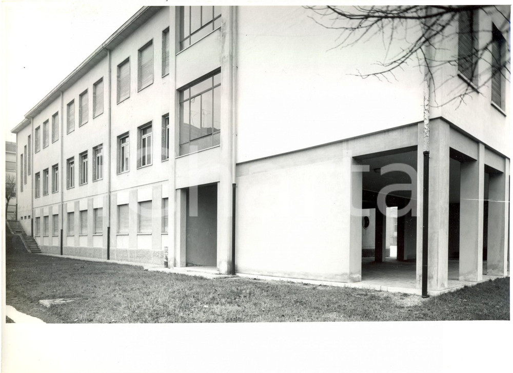 Fotografia d'epoca originale 1960 ca PAVIA Scuola Elementare ADA NEGRI - Scorcio Edificio *Fotografia 1