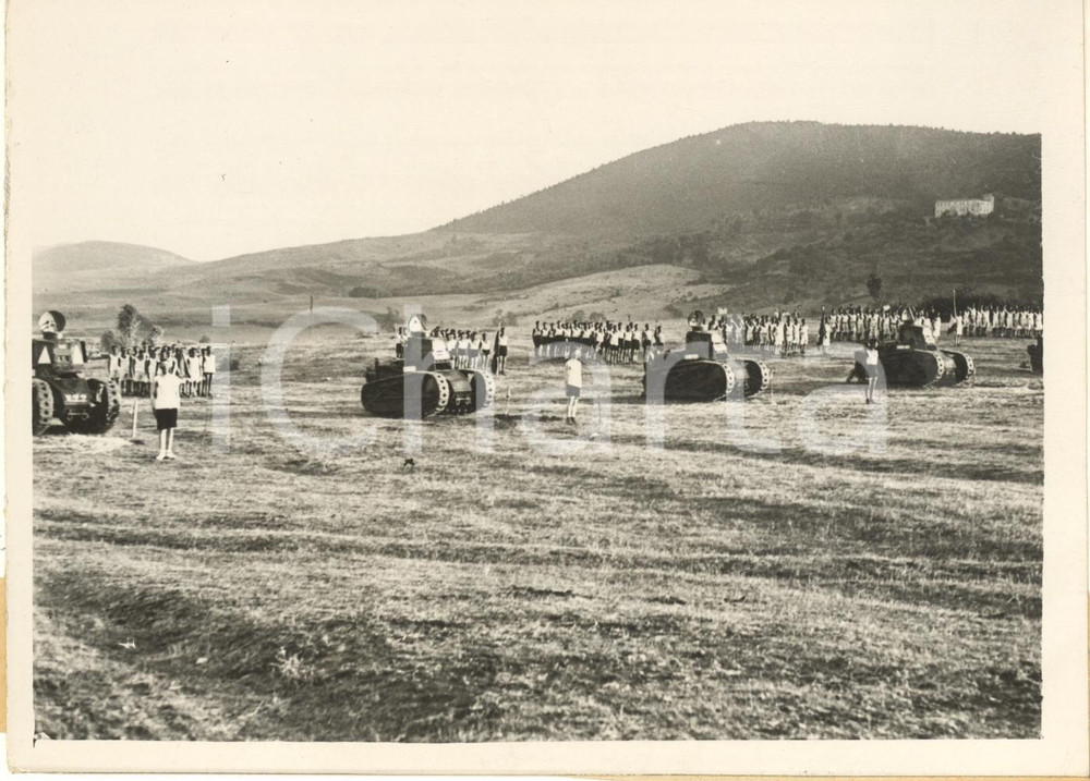 1928 TIVOLI - GRANDI MANOVRE - Esercitazioni con carri armati - Esercito e MVSN  Fotografia originale d'epoca, con didascalia dattiloscritta al verso. GOOD/buono  Formato: 18x13 cm originale e autentica 1