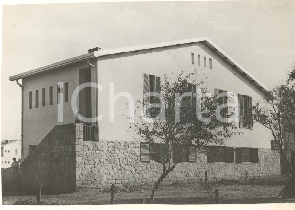 1935 ca ARCHITETTURA - SARDEGNA CARBONIA - Nuove case per i minatori *Foto  Fotografia originale d'epoca, con didascalia manoscritta al verso. CONDIZIONI:FAIR/discreto margini rifilatiFORMATO: 22x15 cm originale e autentica 1