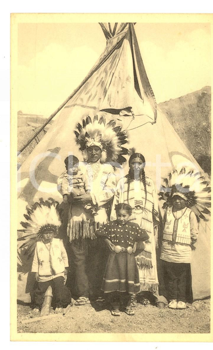 Cartolina originale da collezione 1935 EXPO BRUSSELS American Indian Village  Family of real SIOUX Postcard 1
