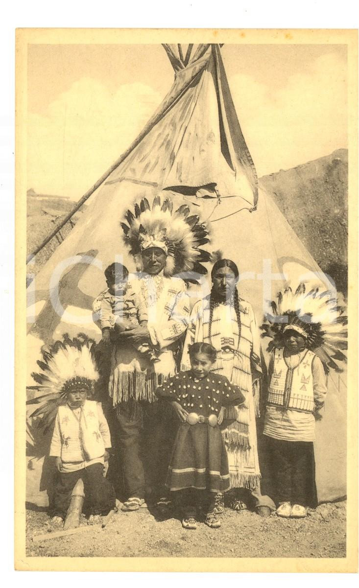 Cartolina originale da collezione 1935 EXPO BRUSSELS American Indian Village  Family of real SIOUX Postcard 1
