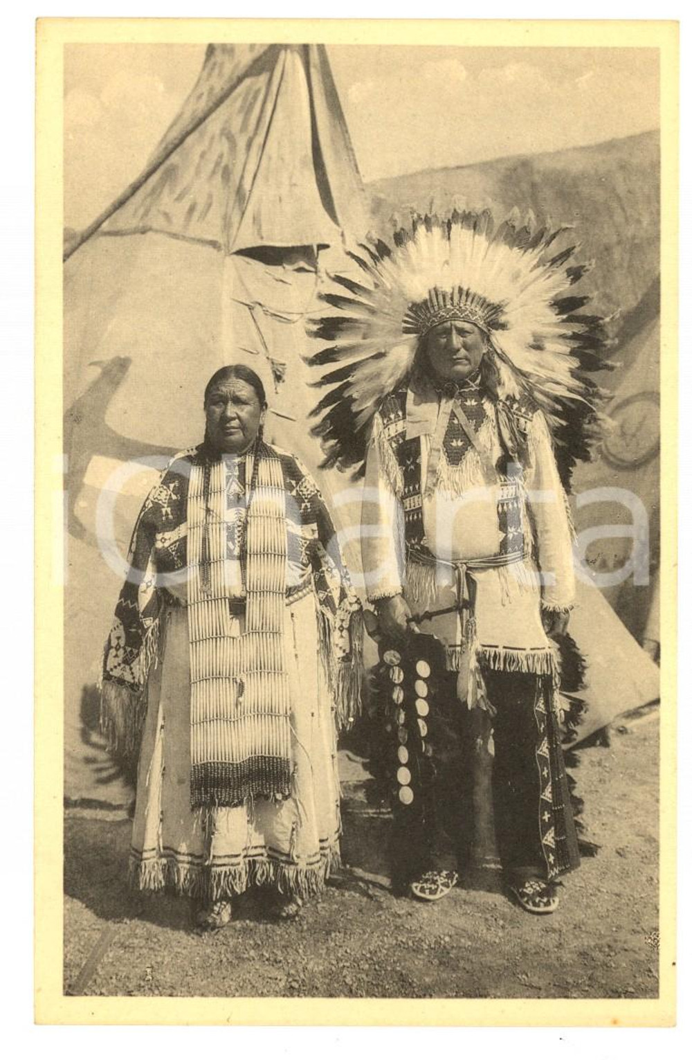 Cartolina originale da collezione 1935 EXPO BRUSSELS American Indian Village Real SIOUX  Chief and wife 1 1