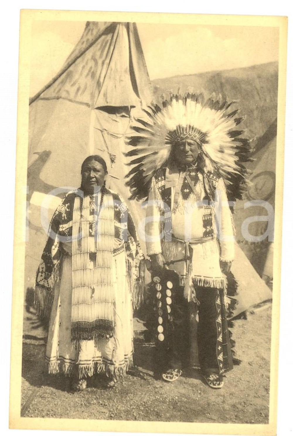 Cartolina originale da collezione 1935 EXPO BRUSSELS American Indian Village Real SIOUX  Chief and wife 8 1