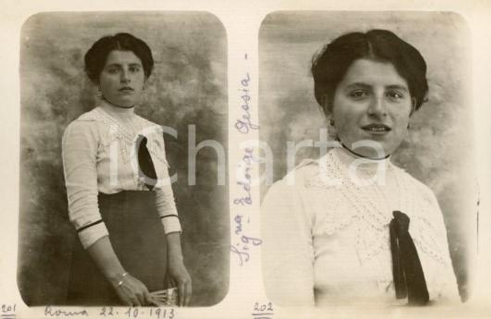 1913 ROMA Edvige GEOSIA - Ritratto doppio - Foto Luigi GREA (1) Fotografia originale d'epoca, in formato cartolina postale.Si tratta di uno scatto realizzato da un fotografo amatoriale, Luigi "Gigi" Grea, funzionario delle ferrovie.  FAIR/discreto ingiallimento al margine inferiore Formato: 14x9 cm originale e autentica 1