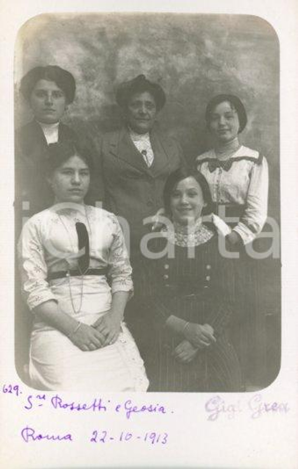 1913 ROMA Famiglie ROSSETTI e GEOSIA - Donne - Foto Luigi GREA Fotografia originale d'epoca, in formato cartolina postale.Si tratta di uno scatto realizzato da un fotografo amatoriale, Luigi "Gigi" Grea, funzionario delle ferrovie.  GOOD/buono  Formato: 9x14 cm originale e autentica 1