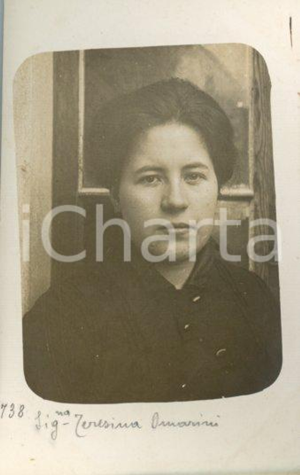 1916 VERBANIA PALLANZA Teresina OMARINI - Ritratto - Foto Luigi GREA Fotografia originale d'epoca, in formato cartolina postale.Si tratta di uno scatto realizzato da un fotografo amatoriale, Luigi "Gigi" Grea, funzionario delle ferrovie.  GOOD/buono  Formato: 9x14 cm originale e autentica 1