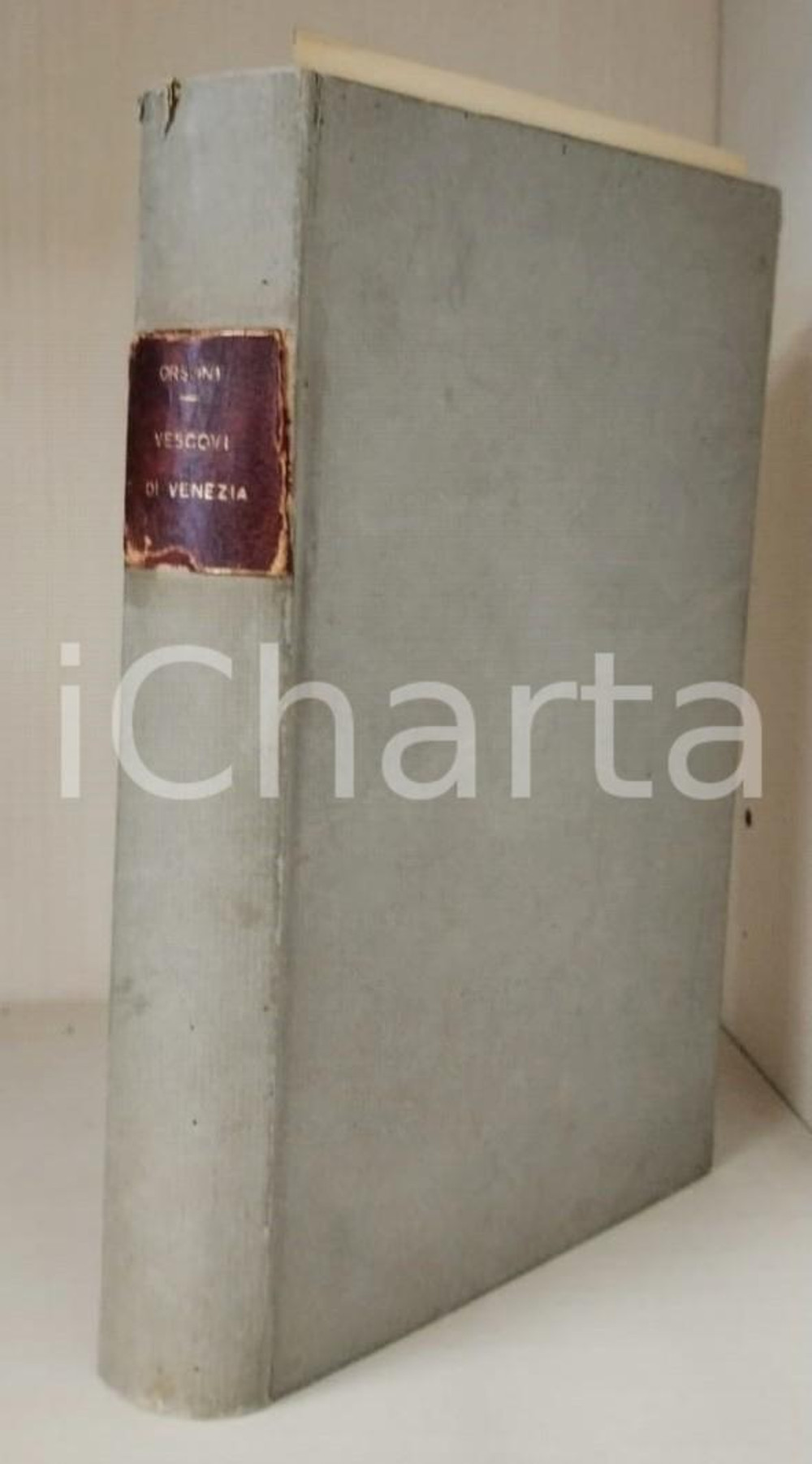 1828 Alessandro ORSONI Cronologia vescovi e patriarchi di VENEZIA Ricopertinato Pubblicazione d'epoca in due volumi, successivamente ricopertinati con un un'unica copertina rigida. TITOLO: Cronologia storica dei Vescovi Olivolensi detti dappoi Castellani e successivi Patriarchi di VeneziaEDITORE: Tipografia Gaspari S. Felice - VeneziaPAGINE: 352  FAIR/discreto Strappo al dorso, bruniture diffuse, segni di usura in copertina Formato: 13x21 cm originale e autentica 1