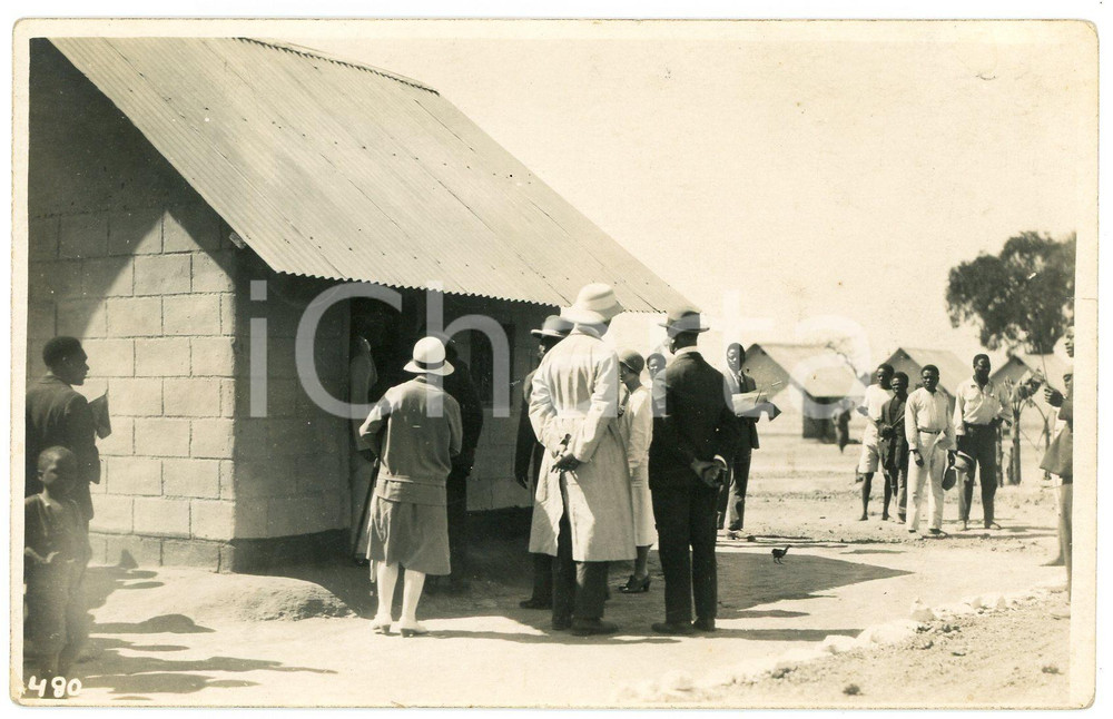 1928 CONGO BELGE Visite Roi Albert Ier Reine Elisabeth - Photo GABRIEL n. 480 Fotografia originale d'epoca, scattata durante la visita dei sovrani Alberto I ed Elisabetta del Belgio in Congo.FOTOGRAFO: L&eacute;opold Gabriel  GOOD/buono  Formato: 14x9 cm originale e autentica 1