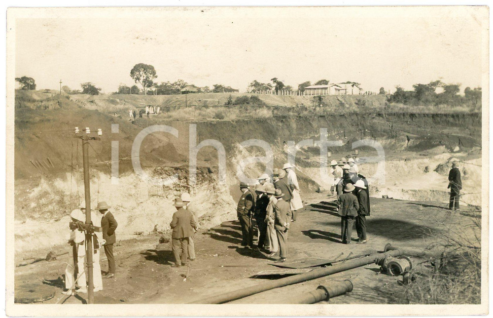 1928 CONGO BELGE Roi Albert Ier visite mines du KATANGA *Photo L. GABRIEL 487 1 Fotografia originale d'epoca, scattata durante la visita dei sovrani Alberto I ed Elisabetta del Belgio in Congo.FOTOGRAFO: L&eacute;opold Gabriel - Panda - Katanga FAIR/discreto alone Formato: 14x9 cm originale e autentica 1