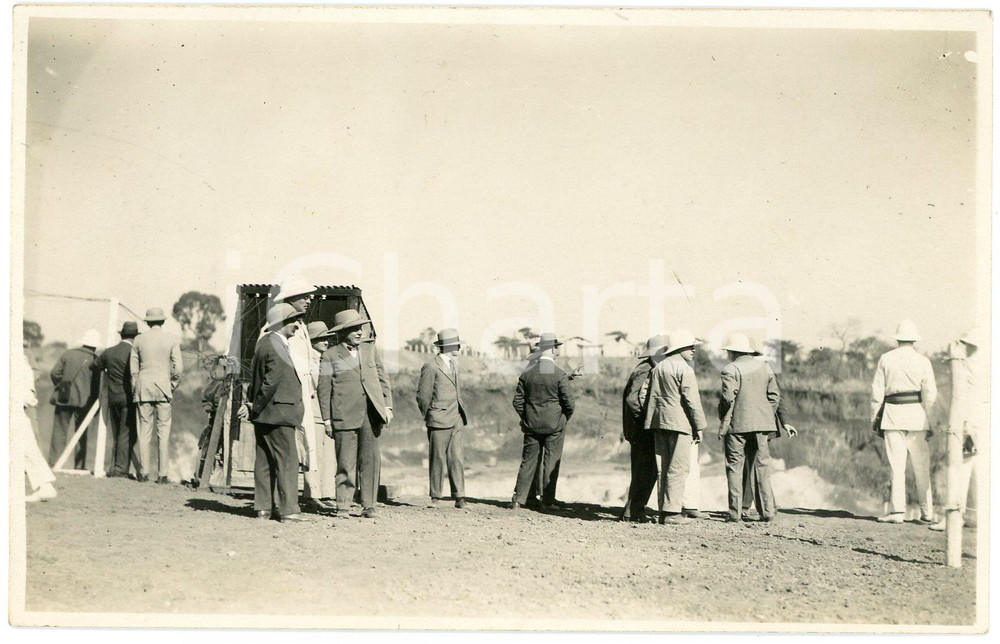 1928 CONGO BELGE PANDA Mines KATANGA - Visite Roi Albert Ier ^Photo GABRIEL 488 Fotografia originale d'epoca, scattata durante la visita dei sovrani Alberto I ed Elisabetta del Belgio in Congo.FOTOGRAFO: L&eacute;opold Gabriel - Panda - Katanga GOOD/buono difetti di stampa Formato: 14x9 cm originale e autentica 1