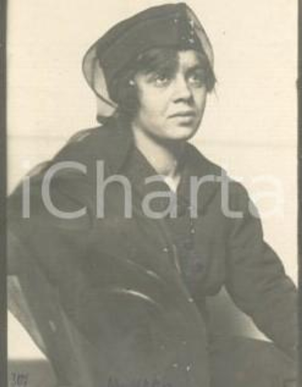 1917 NAPOLI Margherita UZZO - Ritratto con cappello e veletta *Foto GREA Fotografia originale d'epoca.Si tratta di uno scatto realizzato da un fotografo amatoriale, Luigi "Gigi" Grea, funzionario delle ferrovie.Didascalia e data manoscritta al recto e al verso. GOOD/buono  Formato: 6x9 cm originale e autentica 1