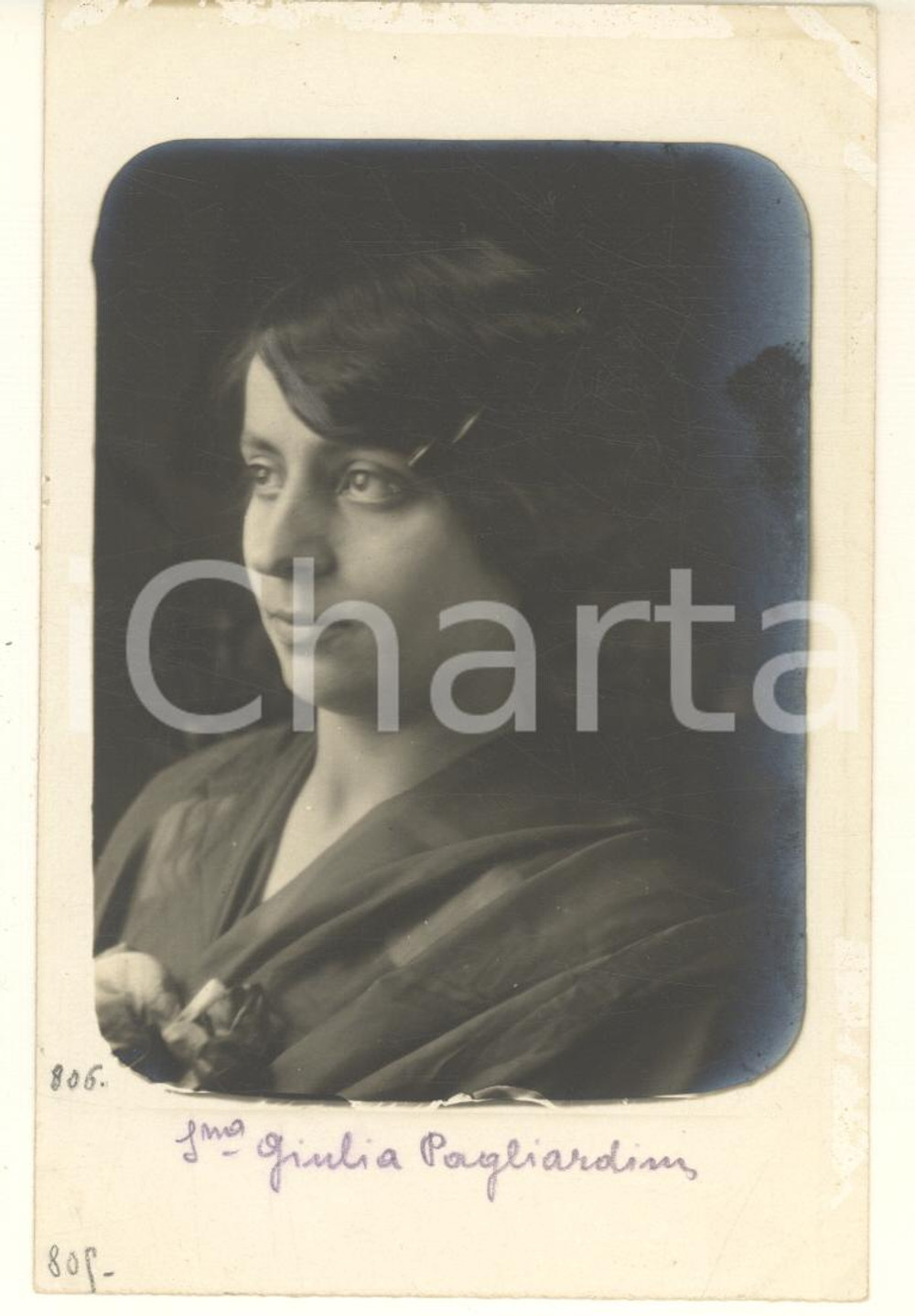 1914 ROMA Giulia PAGLIARDINI - Ritratto di profilo ^Fotocartolina Luigi GREA (2) Fotografia originale d'epoca, in formato cartolina postale.Si tratta di uno scatto realizzato da un fotografo amatoriale, Luigi "Gigi" Grea, funzionario delle ferrovie.Didascalia e data manoscritta. GOOD/buono  Formato: 9x14 cm originale e autentica 1
