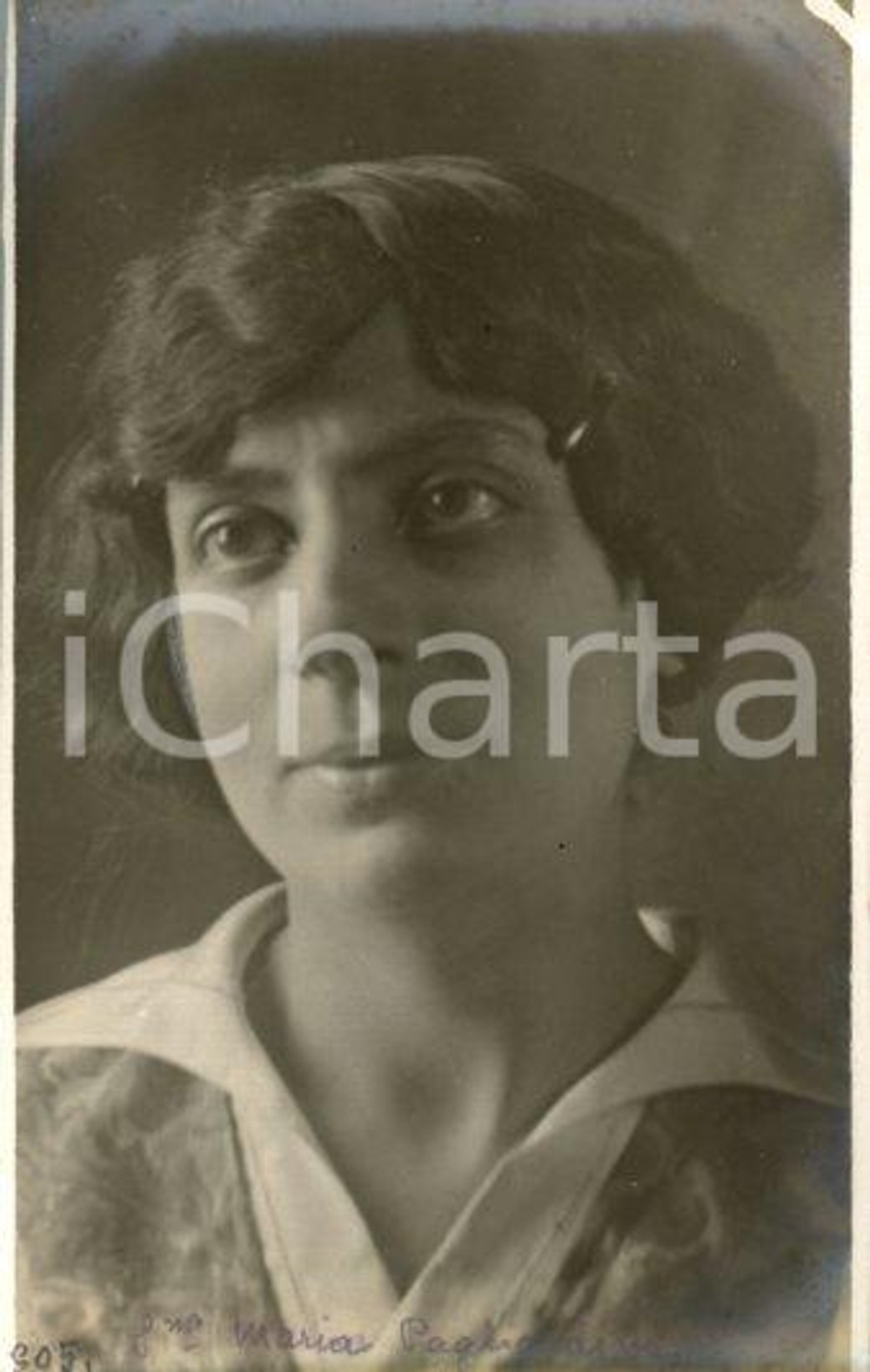 1914 ROMA Maria PAGLIARDINI - Ritratto - Fotocartolina Luigi GREA Fotografia originale d'epoca, in formato cartolina postale.Si tratta di uno scatto realizzato da un fotografo amatoriale, Luigi "Gigi" Grea, funzionario delle ferrovie.Didascalia e data manoscritta. GOOD/buono  Formato: 9x14 cm originale e autentica 1