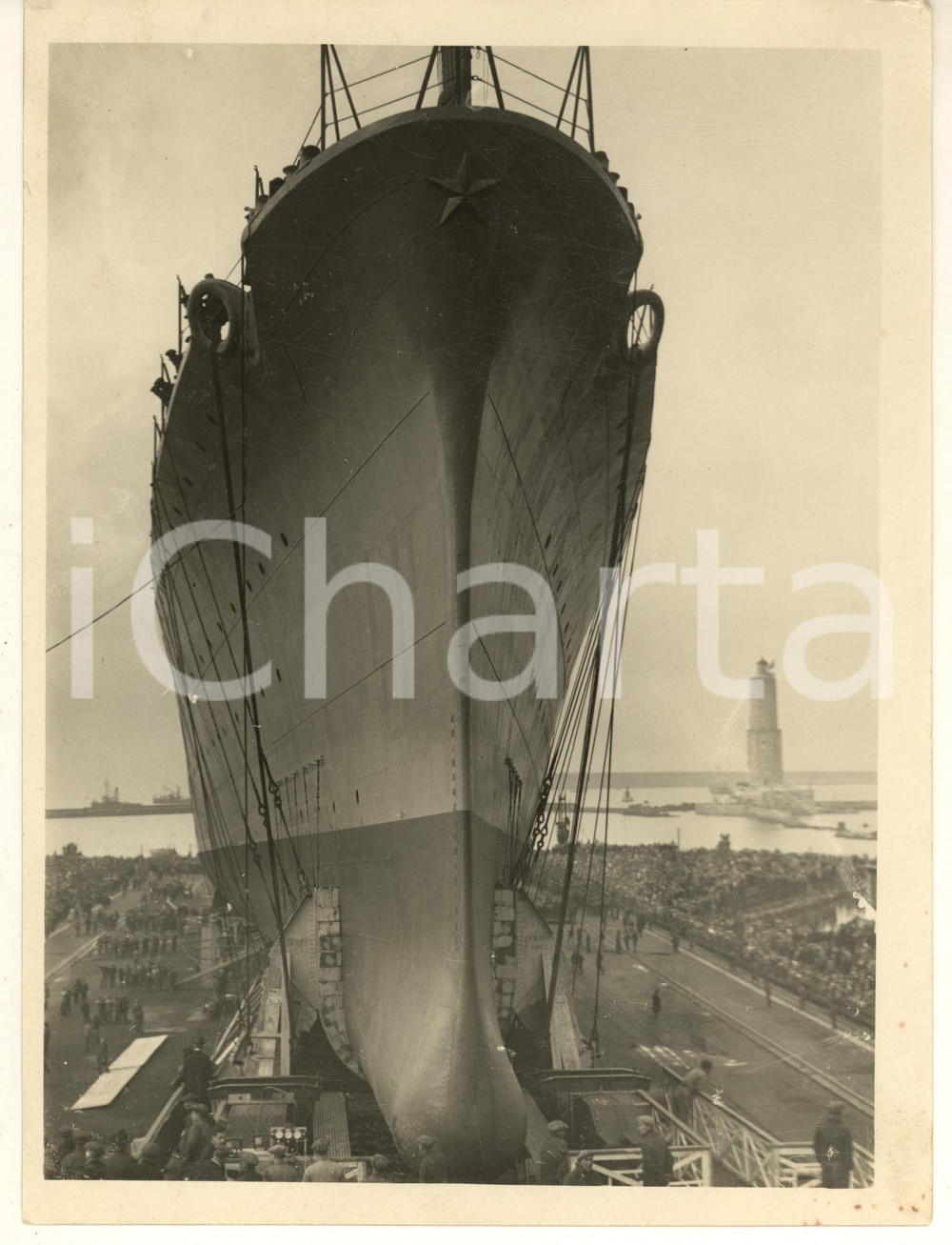 1930 LIVORNO Varo del Regio Incrociatore GORIZIA - Foto 18x24 cm  Fotografia originale d'epoca, con timbro datario e didascalia al verso. POOR/danneggiato tracce di umidità; piegature angolari e marginali Formato: 18x24 cm originale e autentica 1
