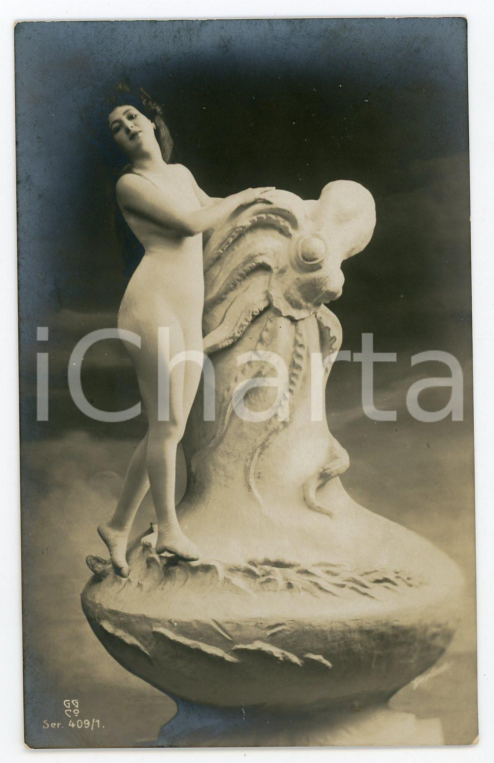 1910 ca VINTAGE EROTIC Bodystocking nude woman with octopus (5) *RPPC Postcard  Fotografia seriale d'epoca, in formato cartolina postale.Editore Gerlach - Serie 409/1 GOOD/buono  Formato: 9x14 cm originale e autentica 1