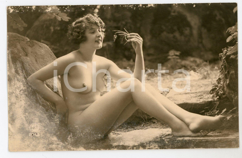 1910 ca VINTAGE EROTIC Nude woman in the countryside *Postcard PC PARIS 2743 Fotografia seriale d'epoca, in formato cartolina.Editore PC Paris - Serie 2743 POOR/danneggiato difetti di stampa Formato: 14x9 cm originale e autentica 1