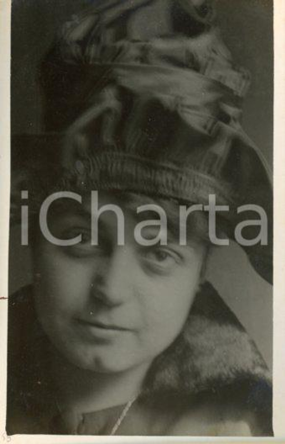 1918 NAPOLI Darinka DURELLI - Ritratto - Fotocartolina Luigi GREA (2) Fotografia originale d'epoca, in formato cartolina postale.Si tratta di uno scatto realizzato da un fotografo amatoriale, Luigi "Gigi" Grea, funzionario delle ferrovie.Didascalia e data manoscritta. GOOD/buono ma margine leggermente rifilato Formato: 9x14 cm originale e autentica 1