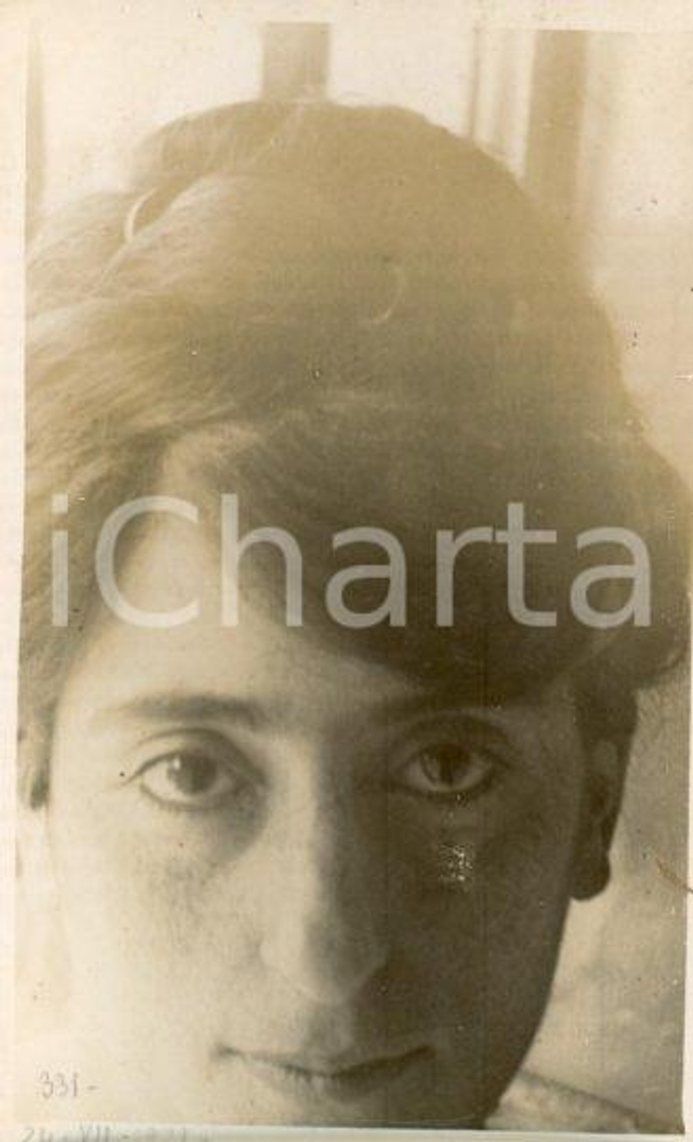 1921 NAPOLI Maria CAPPELLO - Ritratto  *Foto Luigi GREA (1) Fotografia originale d'epoca, in formato cartolina postale.Si tratta di uno scatto realizzato da un fotografo amatoriale, Luigi "Gigi" Grea, funzionario delle ferrovie.Didascalia manoscritta. FAIR/discreto difetti di stampa Formato: 9x14 cm originale e autentica 1