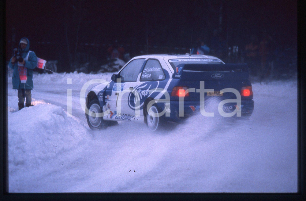 FORD ESCORT WRC - WRC INTERNATIONAL SWEDISH RALLY 1998 35mm vintage slide 7 Diapositiva d'epoca, in formato 35 mm.CONDIZIONI: GOODE' severamente vietata la riproduzione. Tutti i diritti sono riservati.Nella diapositiva ICharta mette in vendita, sul negozio eBay e in esclusiva sul sito "icharta" il proprio archivio composto da numerose diapositive e negativi fotografici d'epoca, tutti originali e autentici, che attraversano la storia del costume italiano tra gli la fine degli anni Sessanta e Novanta.Si tratta di uno sguardo inedito sull'attualità , la politica, la vita quotidiana, il gossip e la cultura, che fotografa il cambiamento della nazione in quest'ultimo scorcio del XX secolo. Un'occasione unica per il mercato del collezionismo, che vede finalmente disponibile un archivio eccezionale per vastità , tematiche e condizioni, in un settore (il negativo fotografico e la diapositiva) di assoluta novità  e dalle interessanti prospettive di investimento.  GOOD/buono   originale e autentica 1