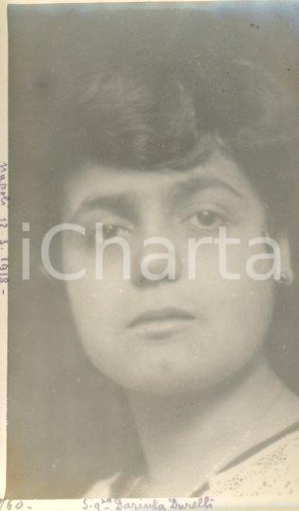 1918 NAPOLI Darinka DURELLI - Ritratto - Fotocartolina Luigi GREA (1) Fotografia originale d'epoca, in formato cartolina postale.Si tratta di uno scatto realizzato da un fotografo amatoriale, Luigi "Gigi" Grea, funzionario delle ferrovie.Didascalia e data manoscritta. GOOD/buono  Formato: 9x14 cm originale e autentica 1
