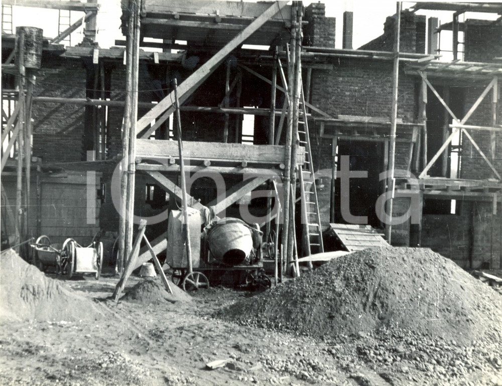 Fotografia d'epoca originale 1950 ca MORTARA Alloggi popolari in costruzione Cantiere RONDELLI E ROVATI 2 1