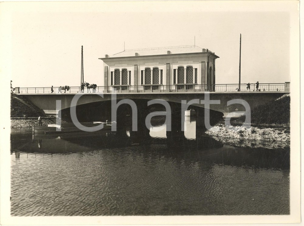 1933 FASCISMO BONIFICHE - BONDENO (FE) Chiavica Follo *Foto 24x18 cm  Fotografia originale d'epoca, con timbro datario e didascalia al verso. GOOD/buono lievi graffi Formato: 24x18 cm originale e autentica 1