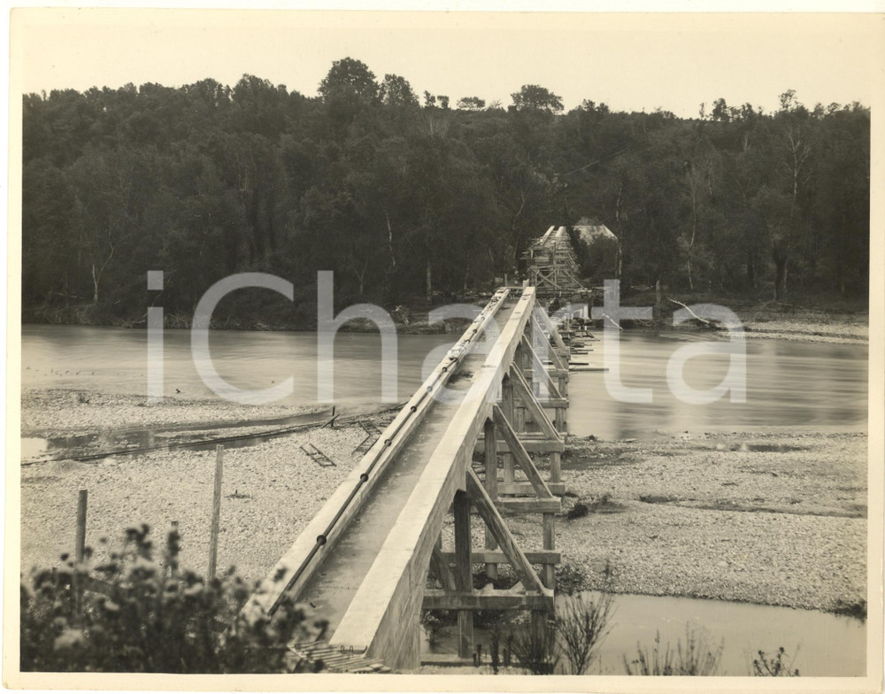 1934 BONIFICA PAESTUM Costruzione della passerella sul fiume Sele *Foto  Fotografia originale d'epoca, con timbro datario e didascalia al verso.FOTOGRAFO: Samaritani - Napoli GOOD/buono  Formato: 27x20 cm originale e autentica 1