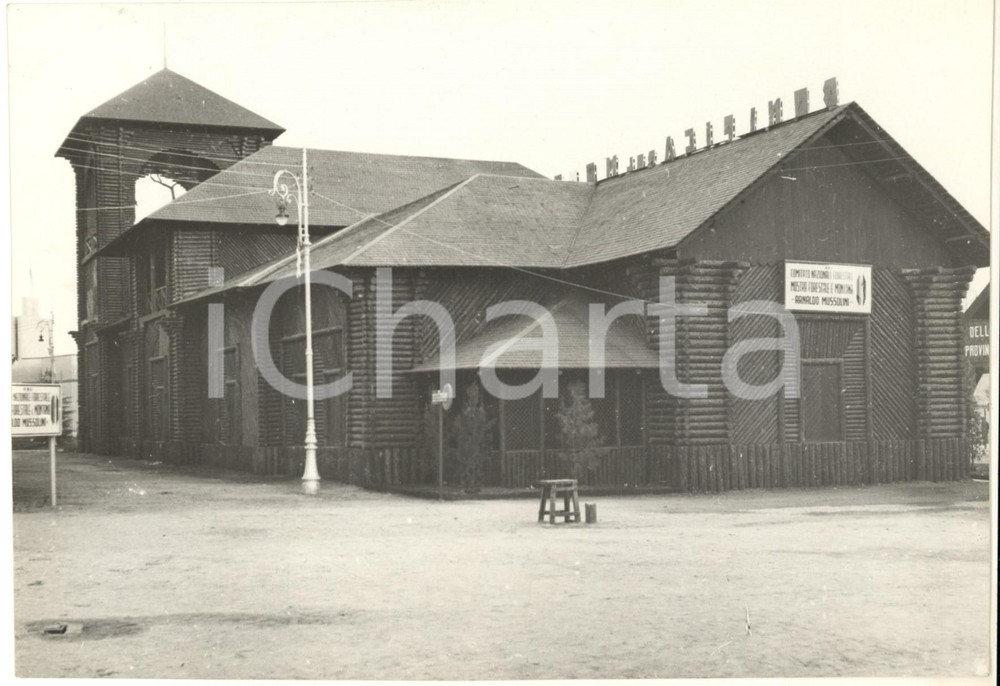 1934 BARI Fiera del Levante - Padiglione della Milizia Forestale *Foto 24x18 cm  Fotografia originale d'epoca, con timbro datario e didascalia al verso. GOOD/buono margini leggermente rifilati Formato: 22x16 cm originale e autentica 1