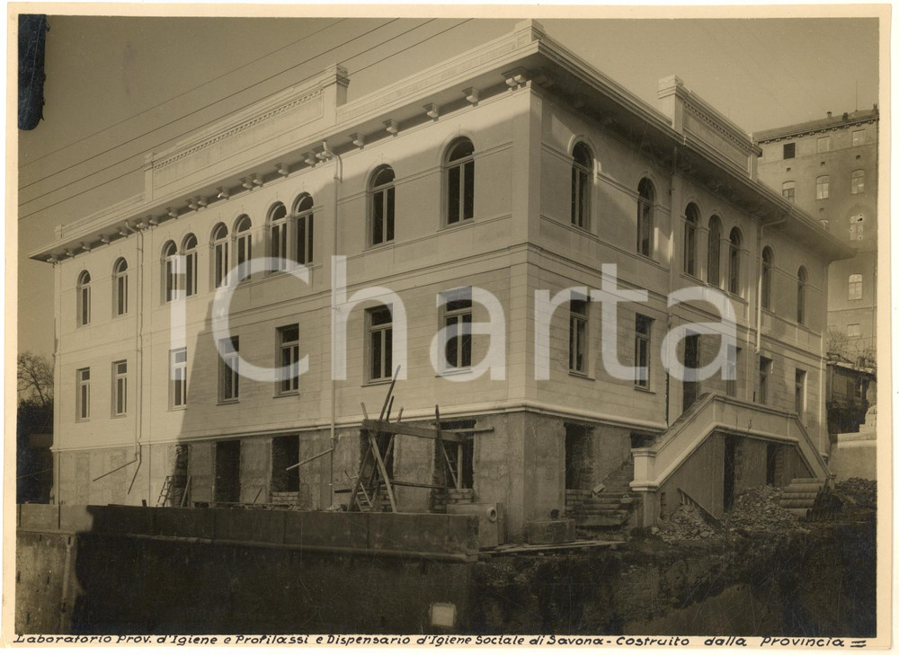 1932 ARCHITETTURA SAVONA Laboratorio Prov. Igiene e Profilassi in costruzione  Fotografia originale d'epoca, con timbro datario al verso. GOOD/buono ma ritocchi manuali Formato: 24x18 cm originale e autentica 1