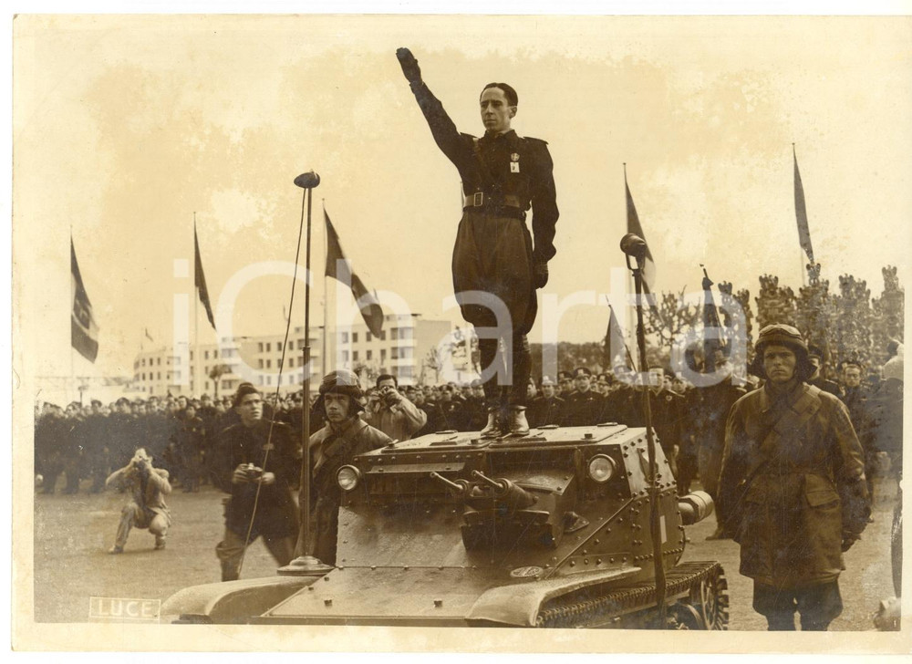1940 BOLOGNA Littoriali della Cultura e dell'Arte - Giuramento del Littore *Foto  Fotografia originale d'epoca, con didascalia dattiloscritta al verso. VERY POOR/gravemente danneggiato estesi danni da umidità Formato: 18x13 cm originale e autentica 1