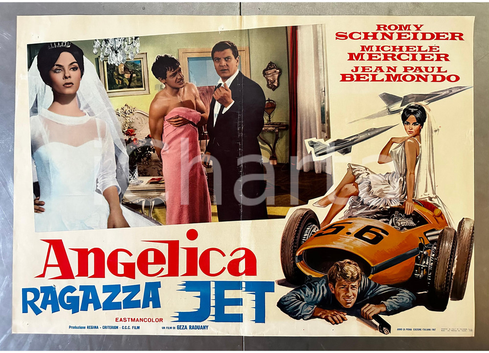 1967 ANGELICA RAGAZZA JET Romy SCHNEIDER Jean-Paul BELMONDO Lobby card Lobby card (manifesto) d'epoca, originale e autentica.   POOR/danneggiato piegatura centrale, forellini da affissione, lievi piegature ai margini Formato: 66x46 cm originale e autentica 1