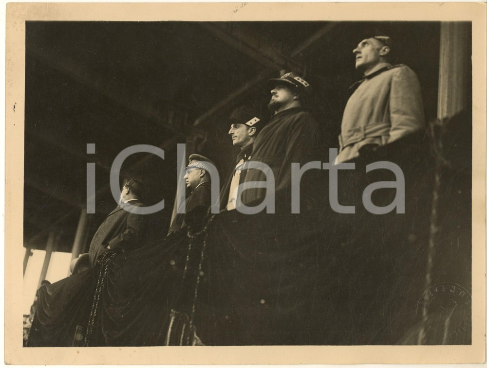 1928 ROMA CALCIO ITALIA-UNGHERIA Italo BALBO nel palco delle autorità *Foto  Fotografia originale d'epoca, con didascalia al verso. FAIR/discreto minime macchie marginali Formato: 24x18 cm originale e autentica 1