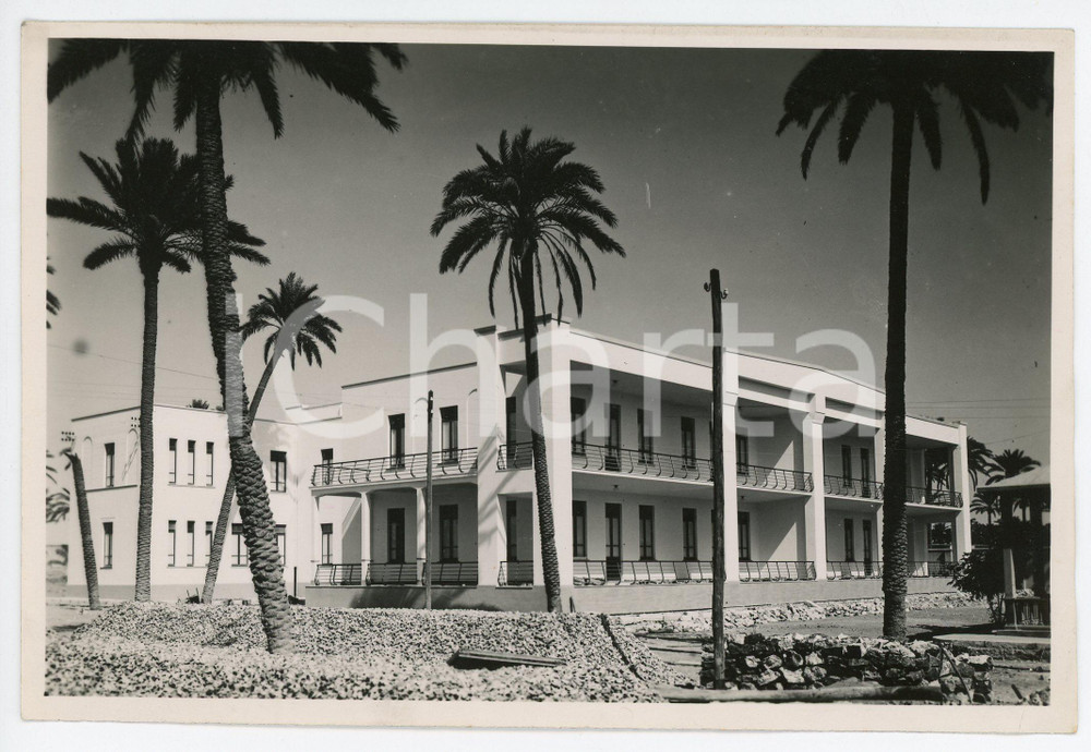 1930 ca BENGASI (LIBIA) Il tubercolario - Foto 17x11 cm  Fotografia originale d'epoca, con didascalia al verso.FOTOGRAFO: Studio fotografico V. Dinami - Bengasi FAIR/discreto Piegatura all'angolo inferiore destro, ondulature al margine destro Formato: 17x11 cm originale e autentica 1