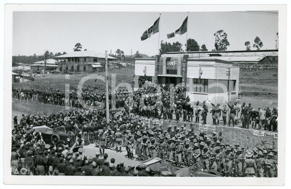 1938 ADDIS ABEBA Inaugurazione Gruppo Rionale Fascista BONSIGNORE Foto 18x11 cm  Fotografia originale d'epoca, con timbro datario e didascalia al verso. FAIR/discreto Piegatura al margine destro Formato: 18x11 cm originale e autentica 1
