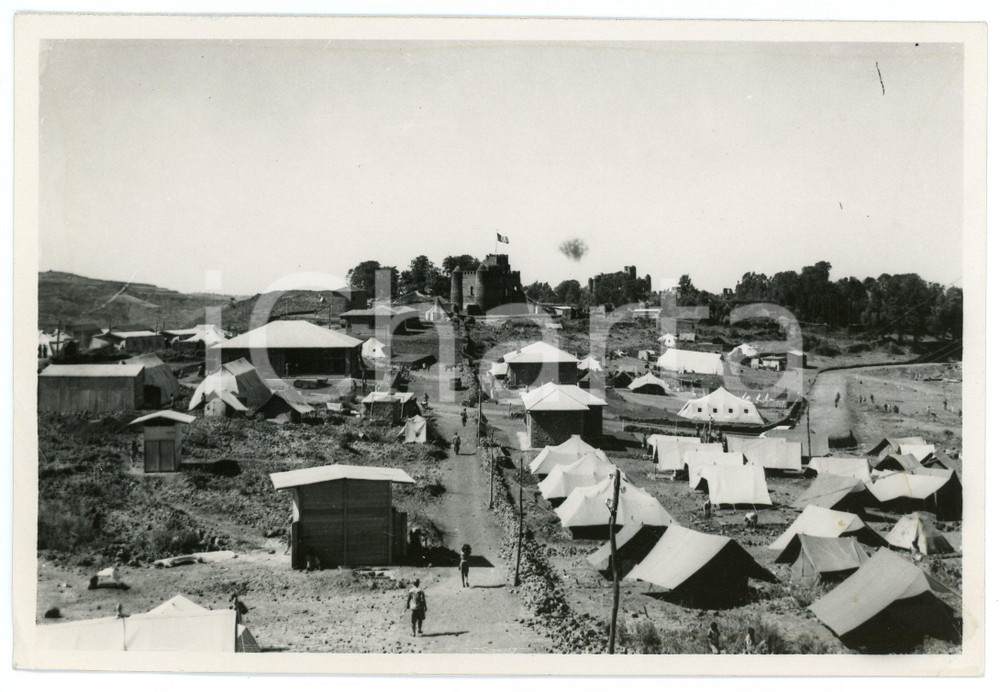 1937 GONDAR (ETIOPIA) Fortezza di FASIL GHEBBI e nuovo quartiere - Foto 18x12 cm  Fotografia originale d'epoca, con timbro datario e didascalia al verso. POOR/danneggiato Piegature al margine sinistro Formato: 18x12 cm originale e autentica 1