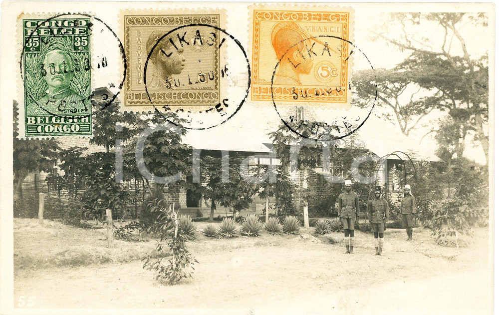 1930 ca LIKASI (CONGO BELGE) Edifice colonial et gardiens *Photo L. GABRIEL 55 4 Fotografia originale d'epoca, in formato cartolina postale.Bolli e timbri al recto.FOTOGRAFO: L&eacute;opold Gabriel - Panda - Katanga  GOOD/buono  Formato: 14x9 cm originale e autentica 1