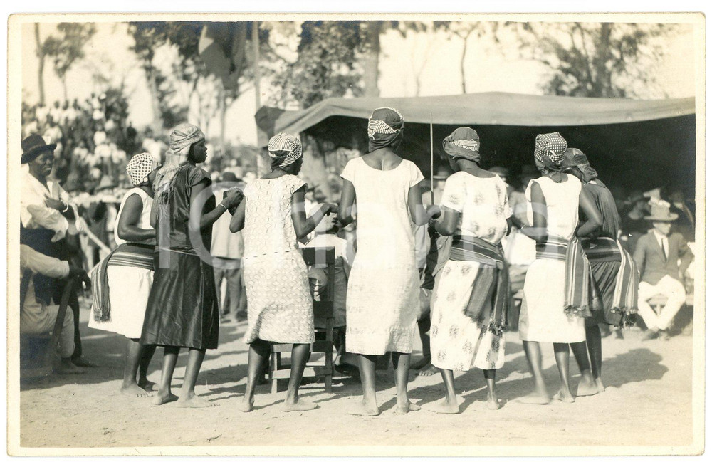 1930 ca CONGO BELGE - KATANGA Mines PANDA - Danseuses du camp ^Photo GABRIEL 191 Fotografia originale d'epoca, in formato cartolina postale.FOTOGRAFO: L&eacute;opold Gabriel   GOOD/buono  Formato: 14x9 cm originale e autentica 1