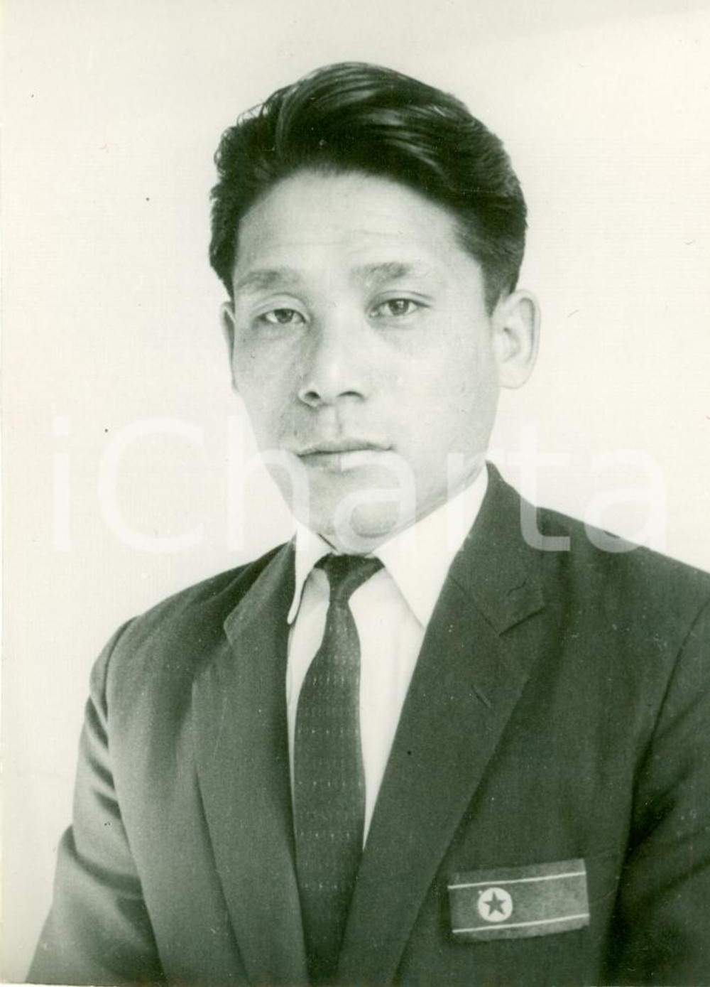 Fotografia d epoca originale 1968 COREA DEL NORD Nazionale calcio Ritratto Myung RYE HYUN Allenatore FOTO 1