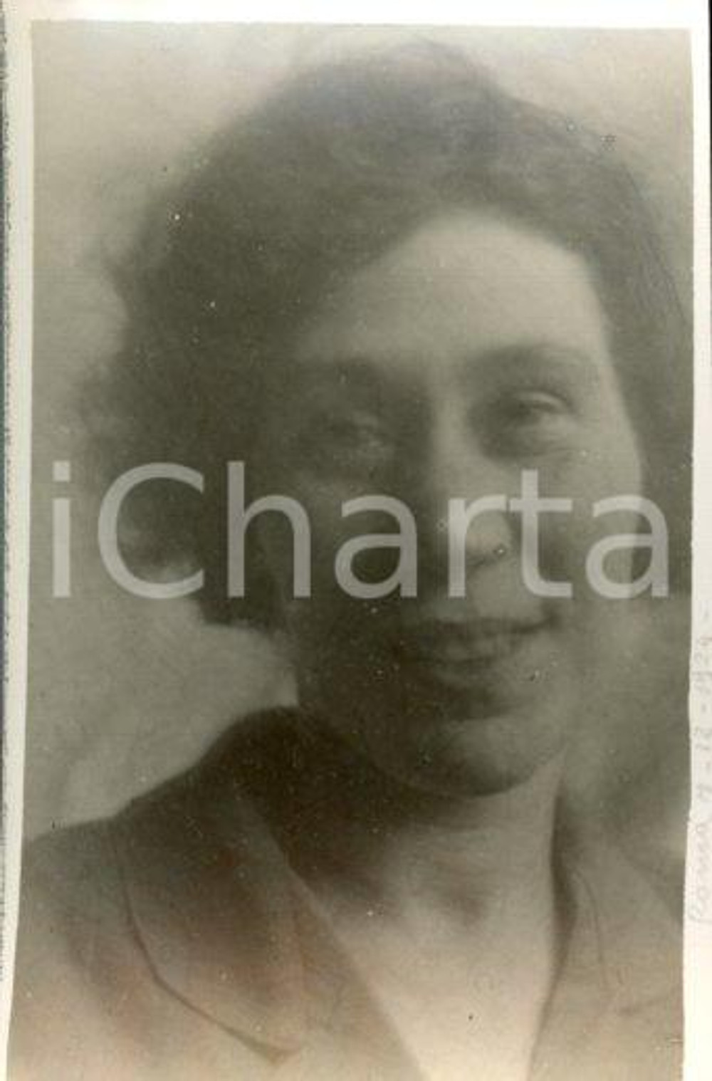 1924 ROMA Amedea COZZOLINO - Ritratto *Foto Luigi GREA (1) Fotografia originale d'epoca, in formato cartolina postale.Si tratta di uno scatto realizzato da un fotografo amatoriale, Luigi "Gigi" Grea, funzionario delle ferrovie.Didascalia manoscritta. GOOD/buono  Formato: 9x14 cm originale e autentica 1