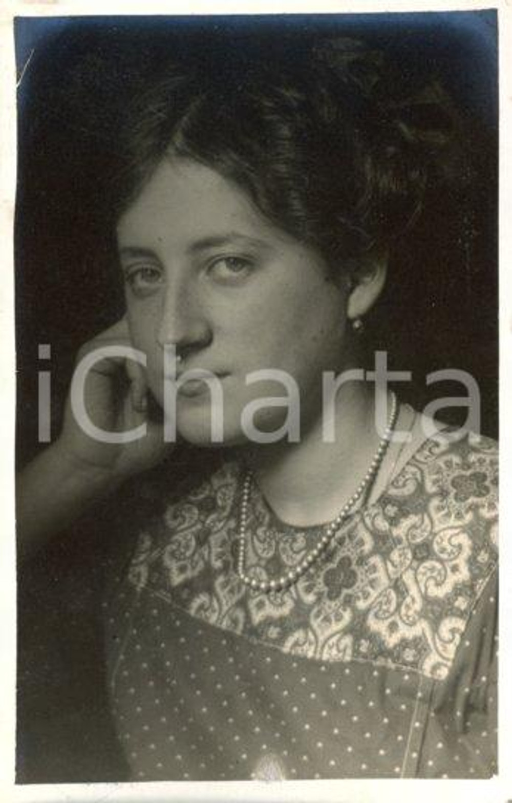 1914 ROMA Ritratto di Maria CAZZANI - Fotocartolina Luigi GREA (4) Fotografia originale d'epoca.Si tratta di uno scatto realizzato da un fotografo amatoriale, Luigi "Gigi" Grea, funzionario delle ferrovie. GOOD/buono ma piccola macchia al verso Formato: 9x14 cm originale e autentica 1