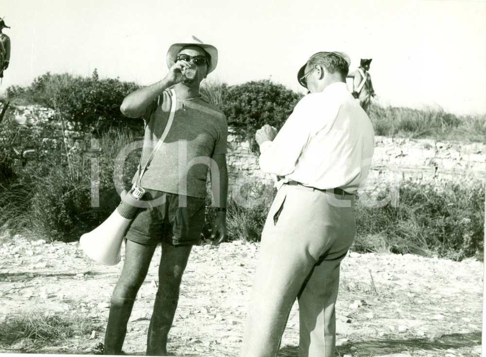 Fotografia d epoca originale 1962 LE PRIGIONIERE ISOLA DEL DIAVOLO Piero NUCCORINI sul set Fotografia 1